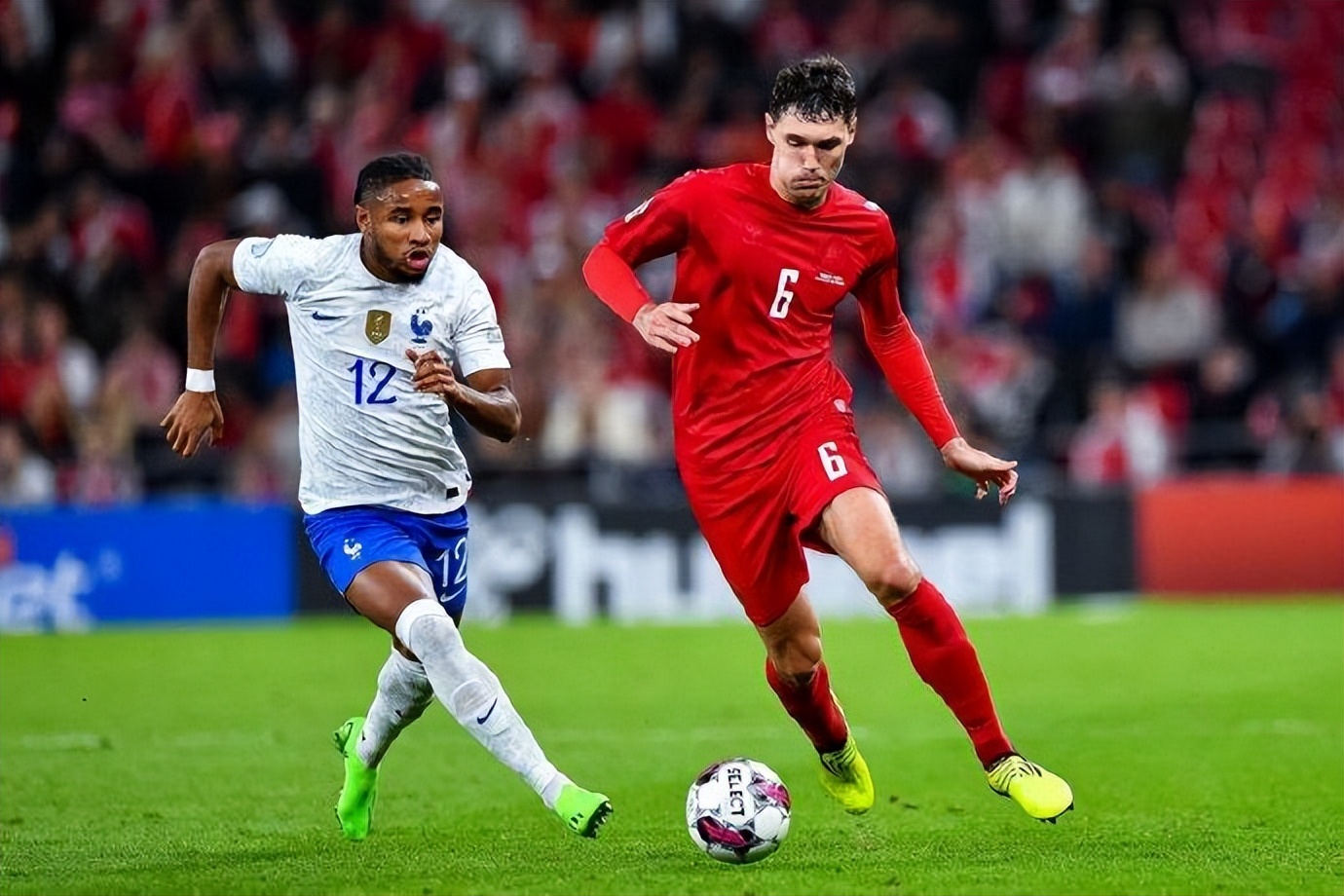 巴萨断腿动作,巴萨德容右腿受伤