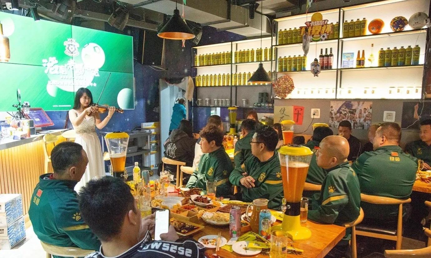 辽沈公益餐饮足球俱乐部举办新年联欢晚会