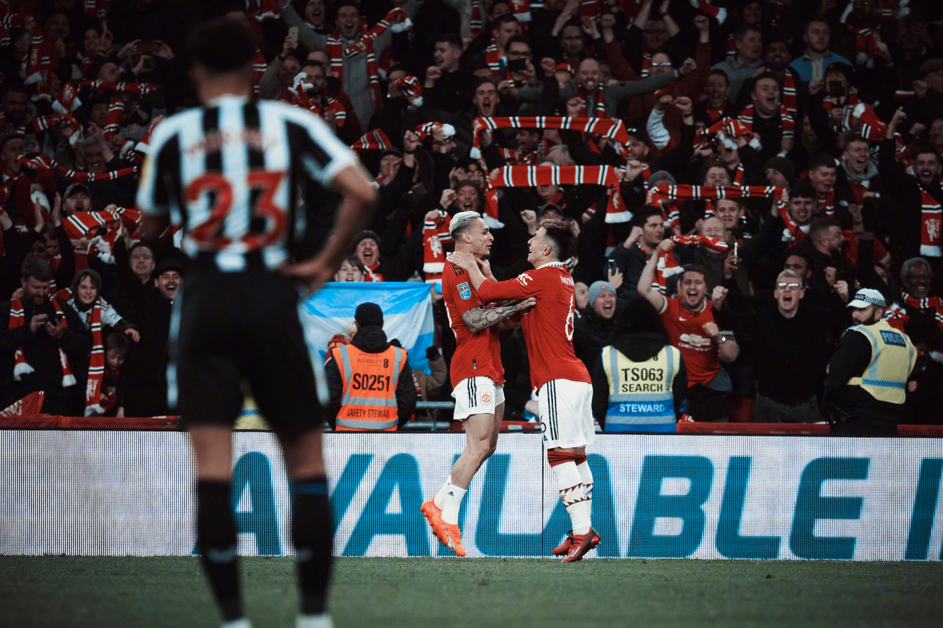 足坛精彩一夜曼城利物浦上演绝杀,足球史上惊天大逆转曼联