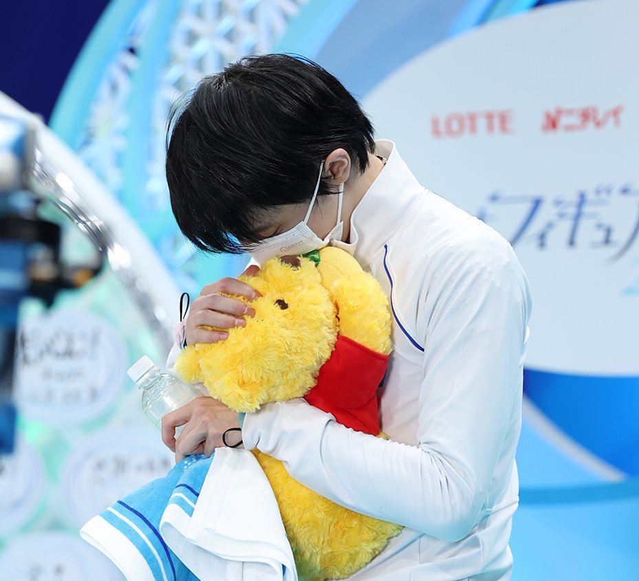 羽生结弦在日本被粉丝包围照片,羽生结弦被迷弟追星成功