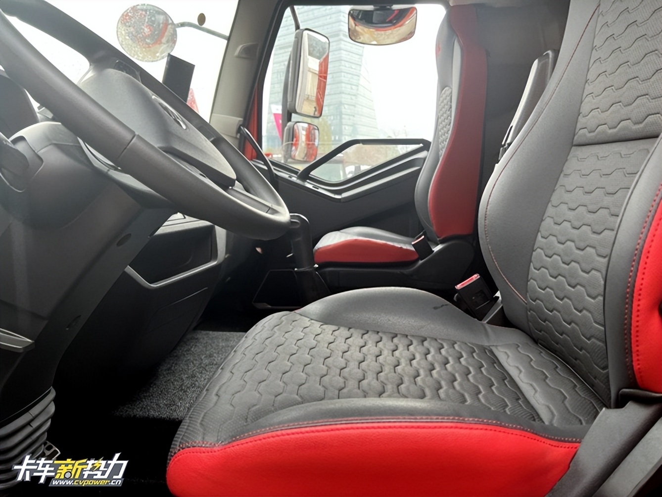 6.8米解放j6g最新款自动挡,解放j6g新款内部图片