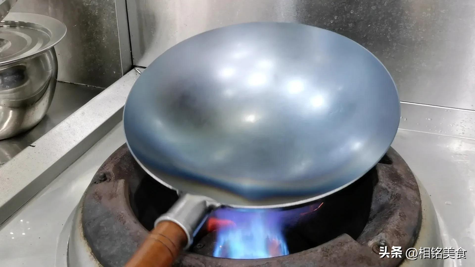 新铁锅怎样开锅小妙招视频,不粘锅的铁锅最佳开锅方法
