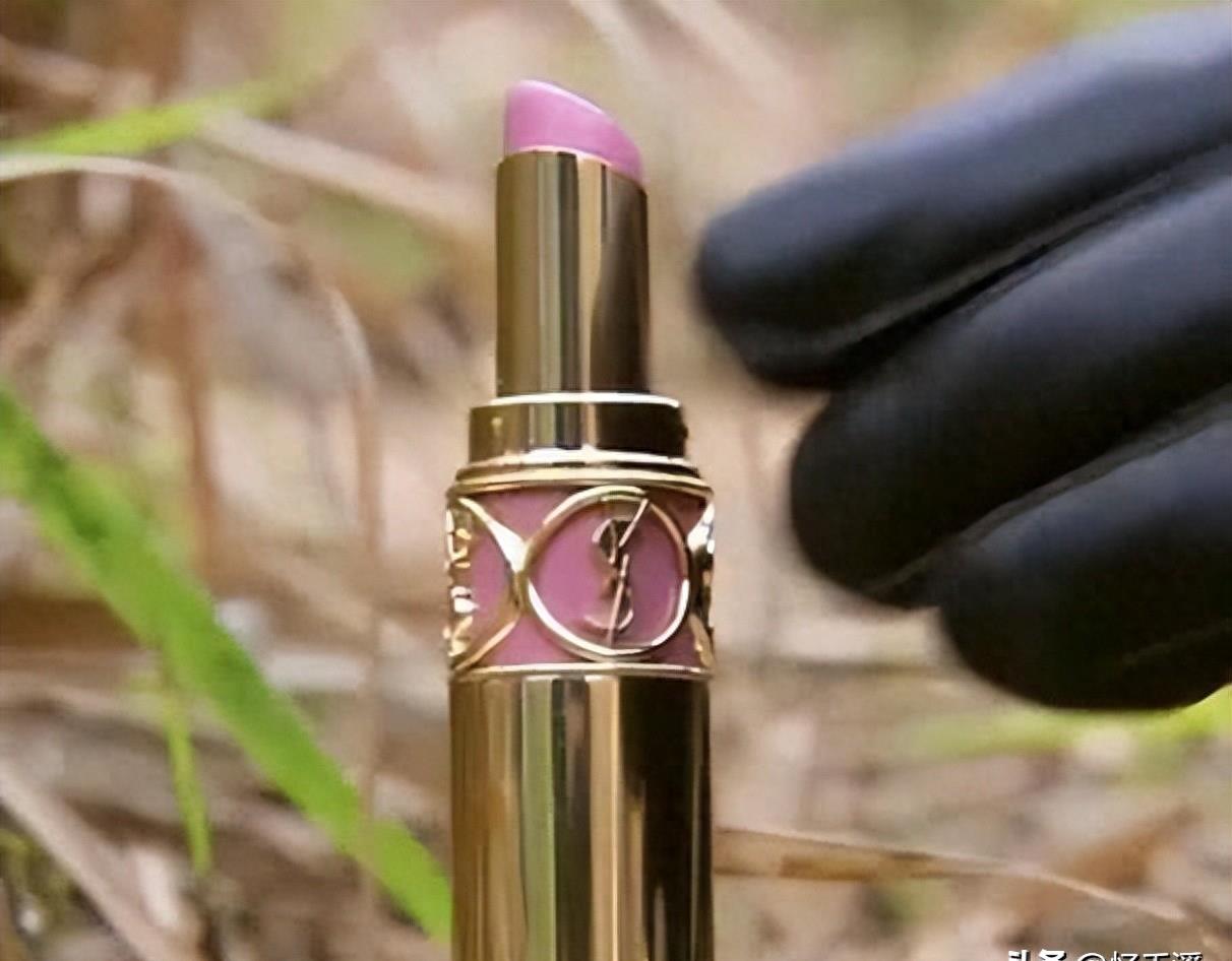 狂野诱惑！超辣女王舔刀瞬间！