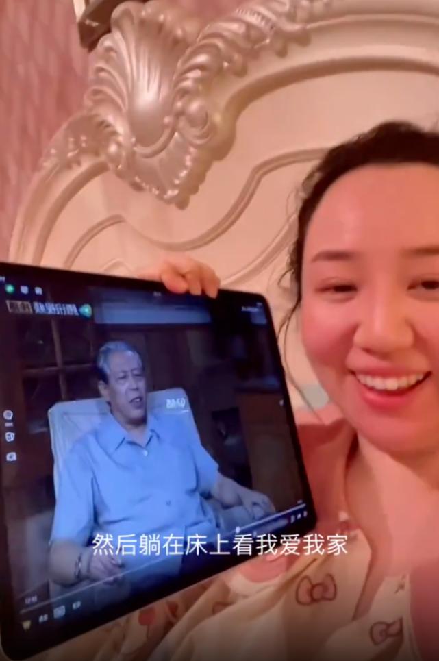 童星关凌感染新冠，自曝持续高烧嗓子哑到失声，还没有食欲脸通红