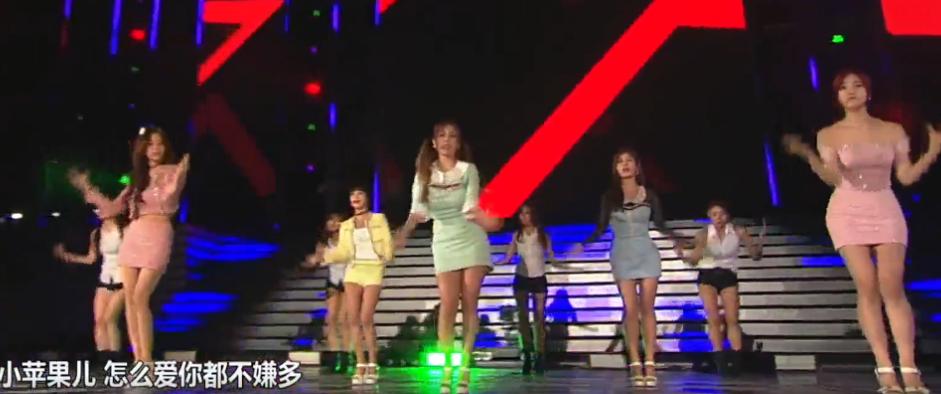 昔日爆红组合街头卖唱,曾经红极一时现在却卖唱的歌手