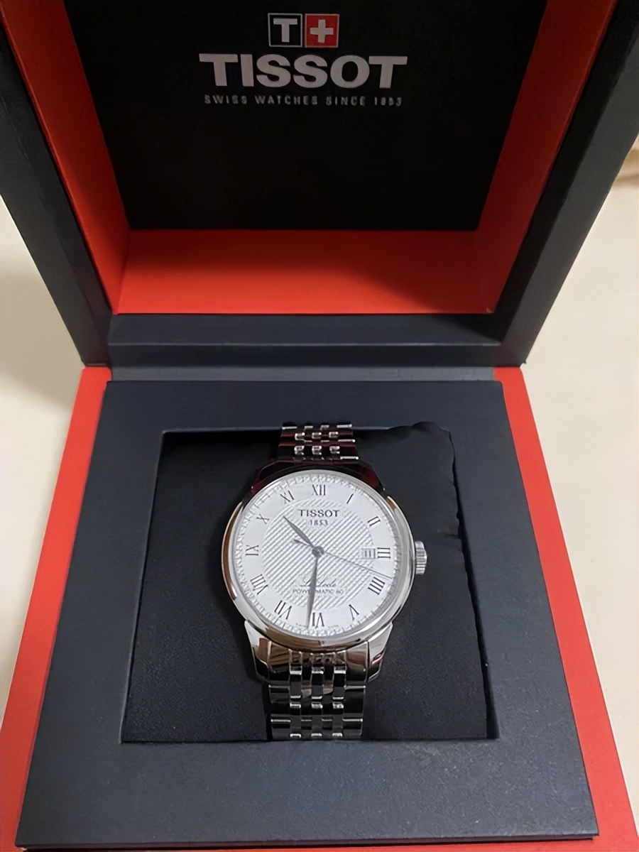 天梭力洛克手表和天致手表的对比,天梭力洛克1853手表回收价位