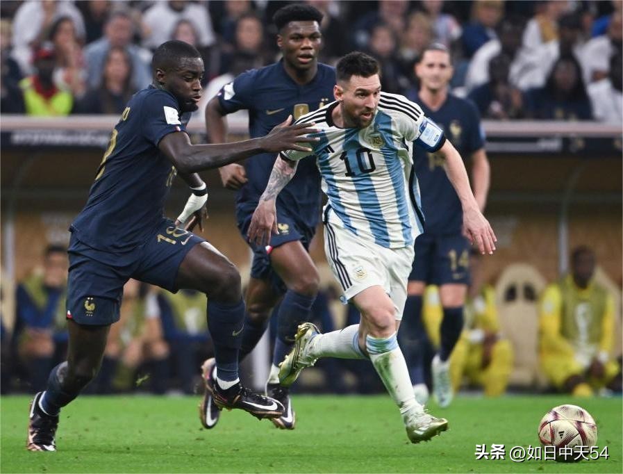 阿根廷队夺得冠军进球瞬间,阿根廷国家队以梅西为核心的场面
