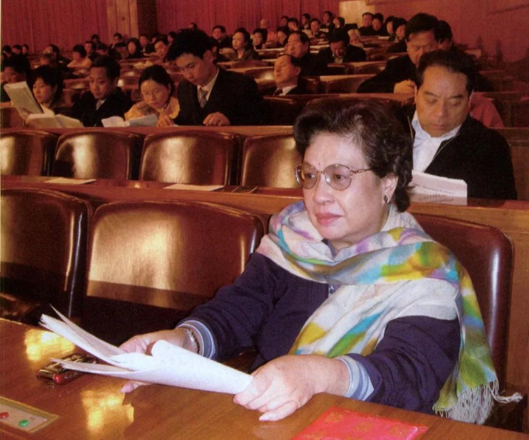 陶铸的女儿陶斯亮说：别把我和*干高**子弟扯在一起，我没那种优越感