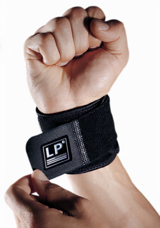 学习羽毛球需要戴什么护具,羽毛球护具有必要戴吗