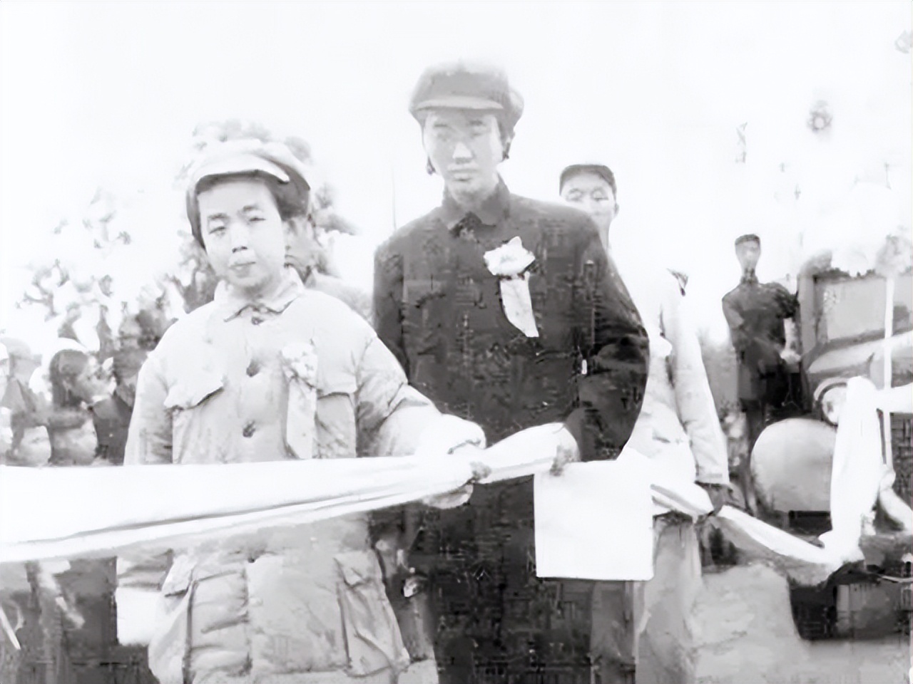 19年左太北追悼会：三代总理送挽联致哀，亲属含泪敬献花圈