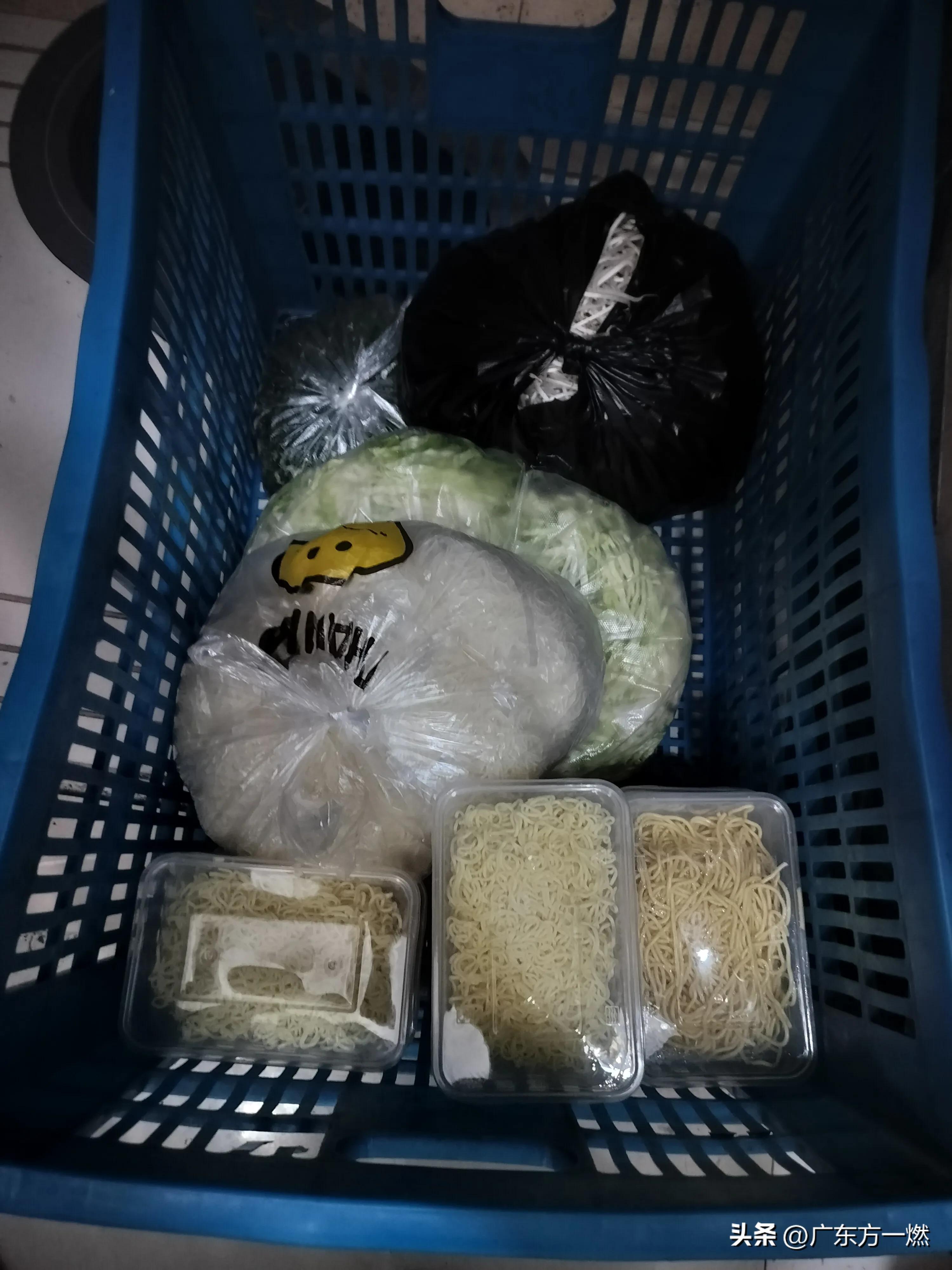 放弃月入15000去摆地摊,有月入8000的工作还要摆地摊吗