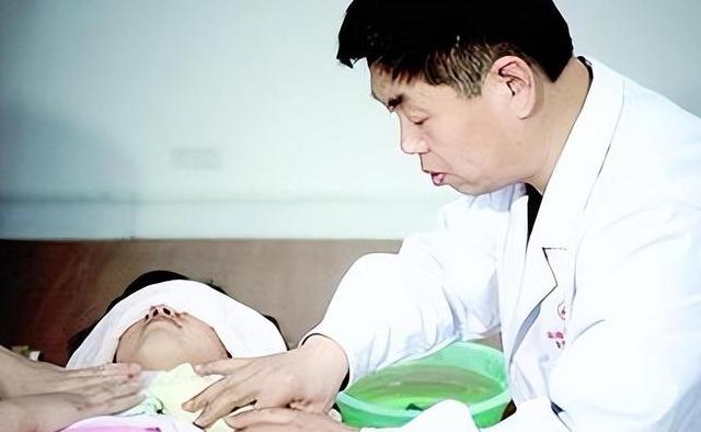 90后转行做月嫂,90后小伙转行做催乳师