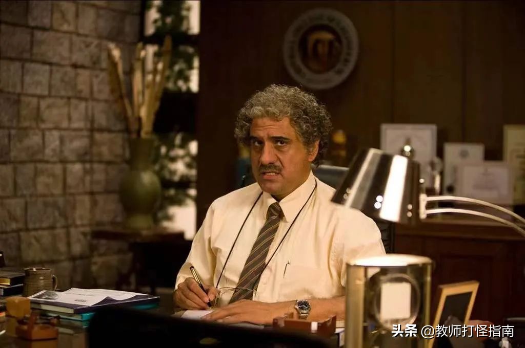 教授降为副教授，高校的职称退步到底意味着什么？