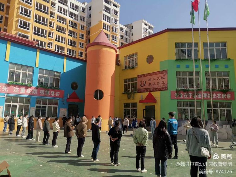 小足球幼儿游戏,幼儿园小足球大智慧游戏教案