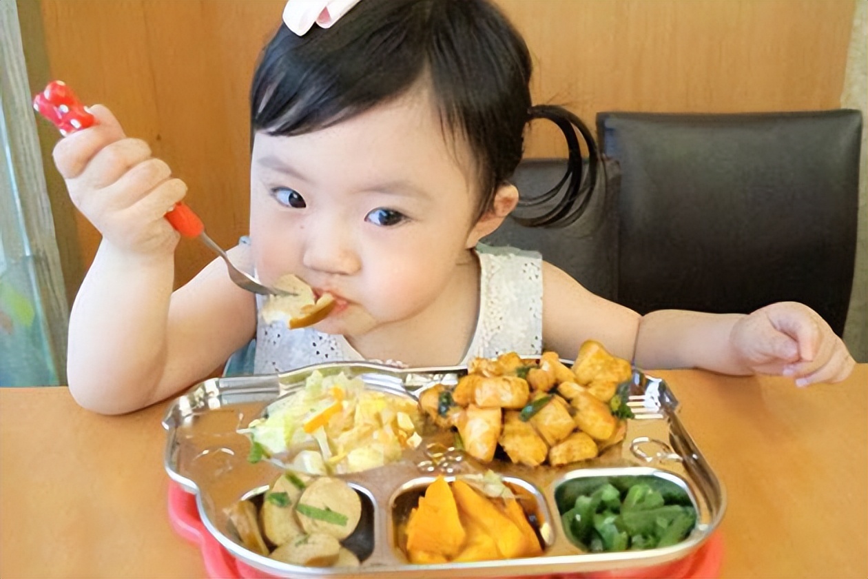 孩子咳嗽好不彻底,两个月的宝宝咳嗽有痰怎么护理