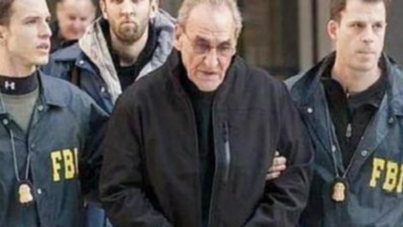 他*底卧**黑帮24年,无奈对上级说道:“再不收网,我就成老大了”