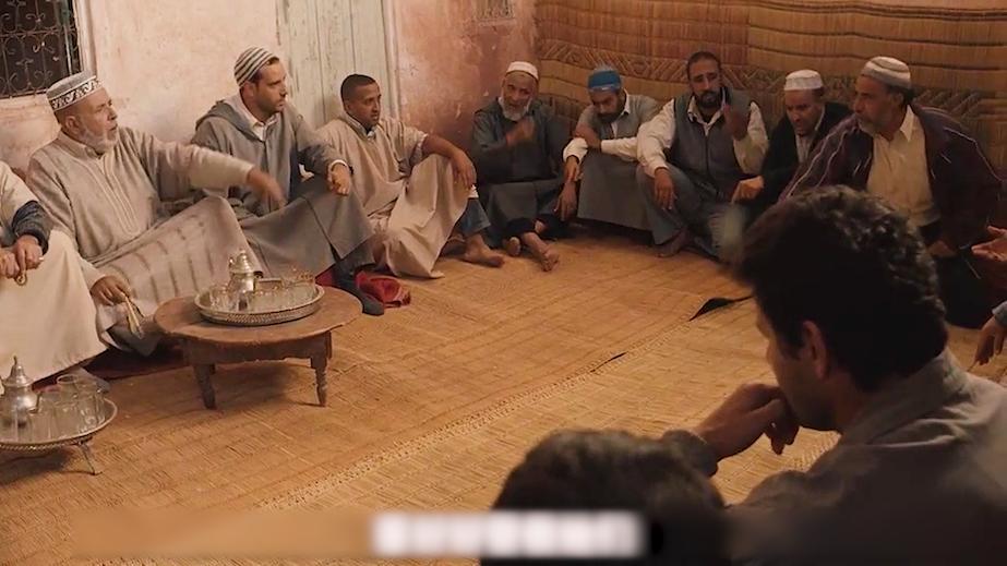 揭露印度女性悲惨的电影，孕妇上山挑水男人在家玩乐，越看越揪心