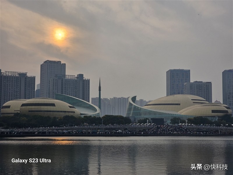 三星galaxys23ultra超大屏,三星galaxys23ultra打游戏分屏