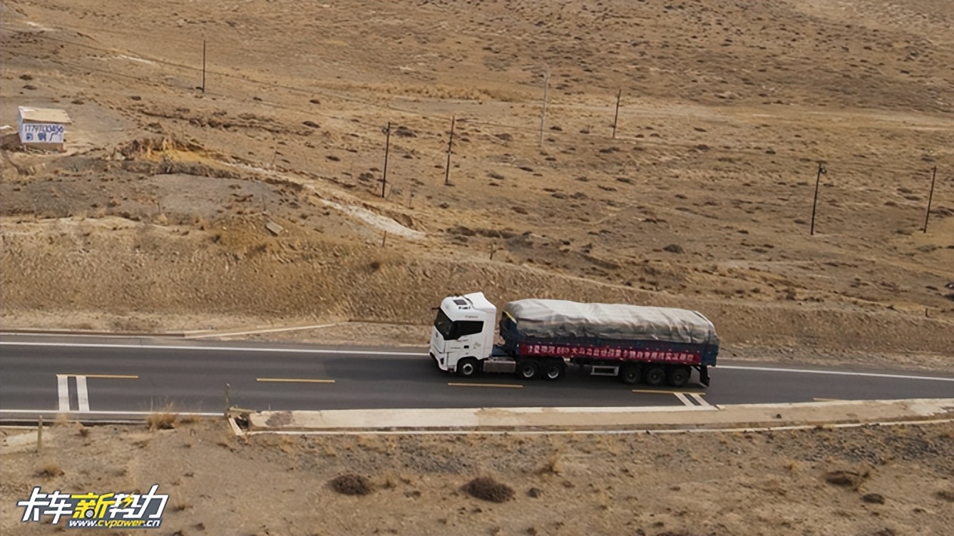 冲击青藏高原保障物资运送660大马力银河实力征战最美公路