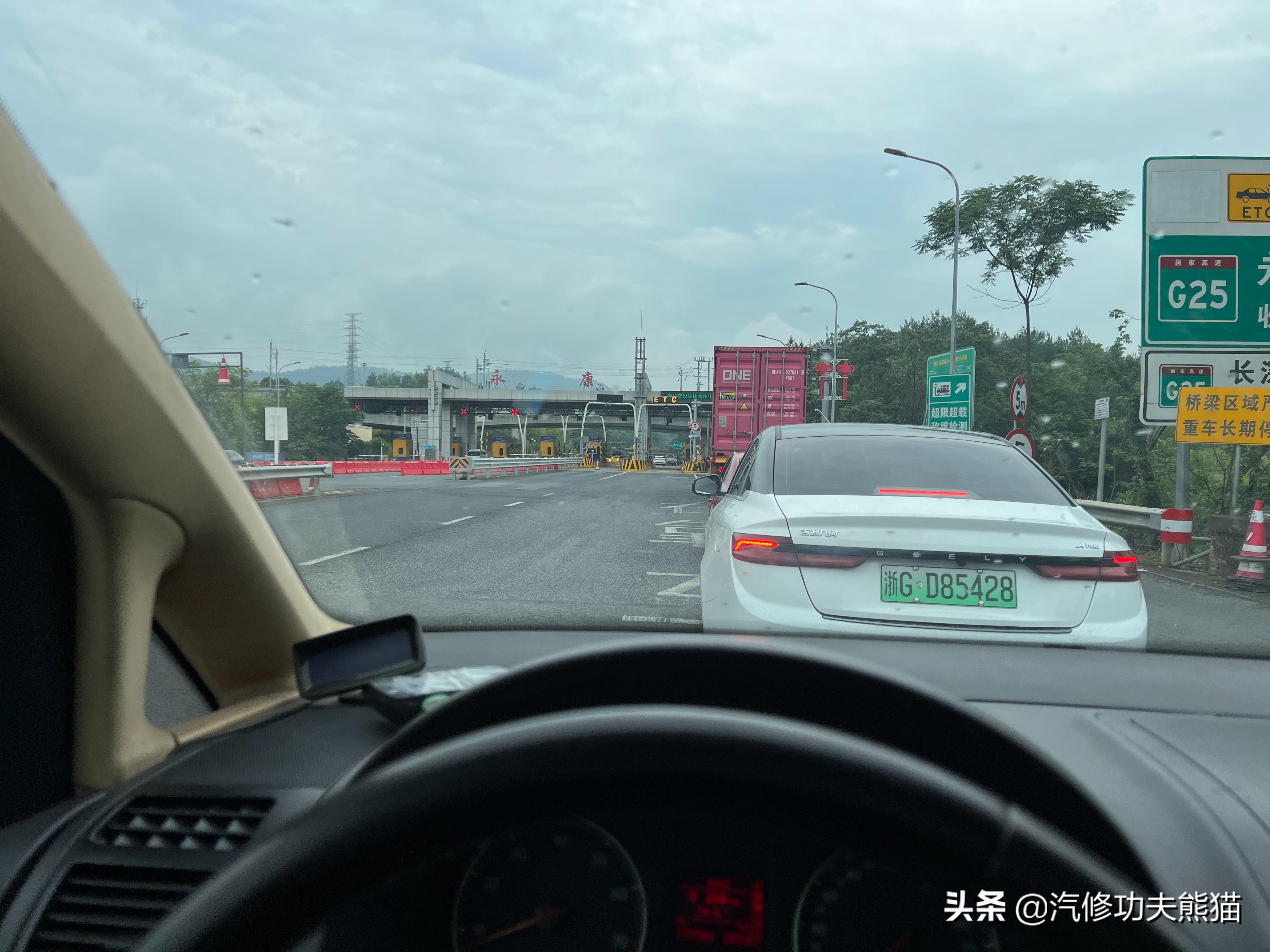 严谨的德国工人钣金修复,严谨的德国师傅修复事故车