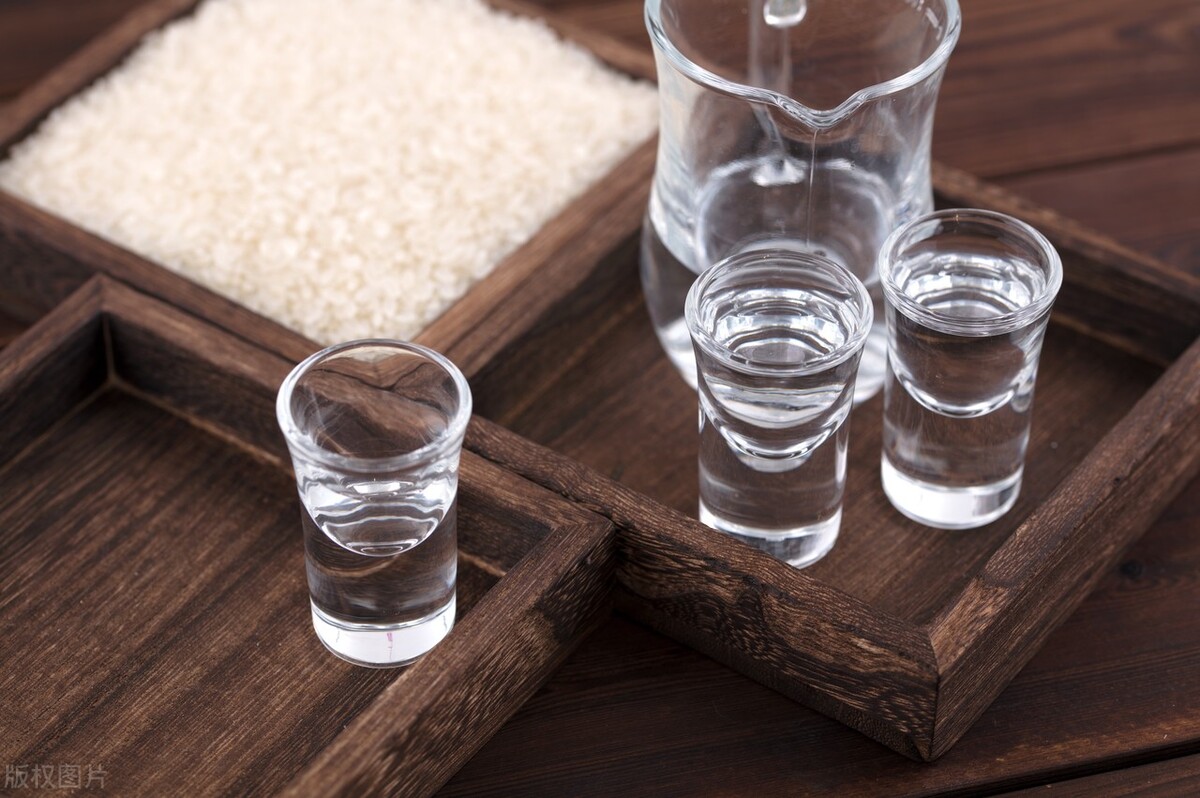 窖藏酒陈年老酒怎么鉴别,年份酒陈年酒窖龄酒你都知道吗