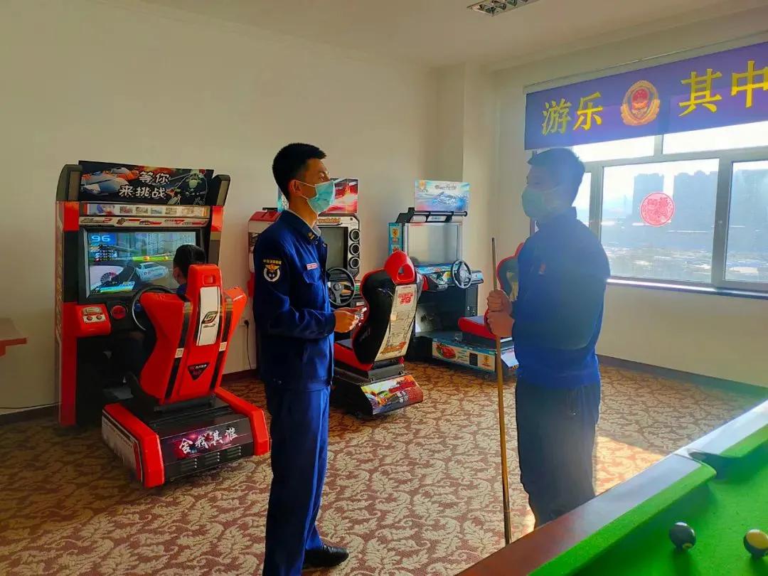 消防春节不打烊坚守一线保平安,消防员春节我在岗守护万家灯火