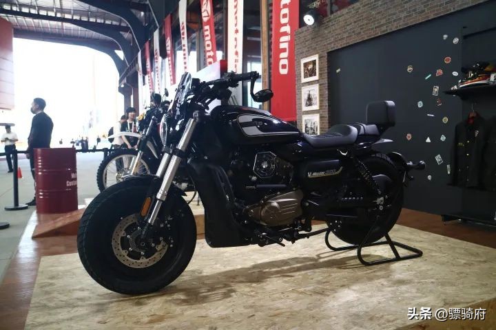 王野200摩托车官方价,motofino小马300落地价