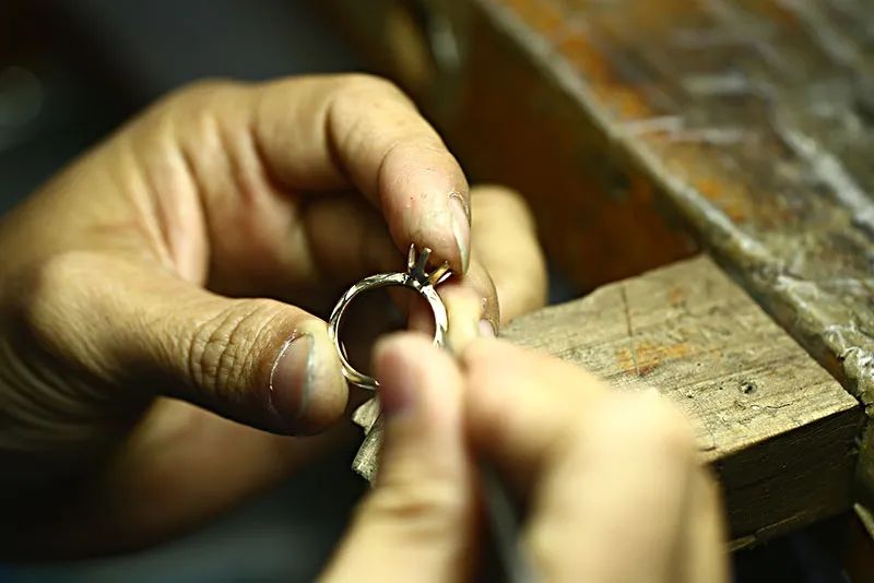 怎么修复断了钻戒,自己如何修复白金钻戒