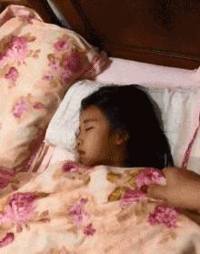 女朋友是不是平胸怎么验,被说平胸怎么安慰自己