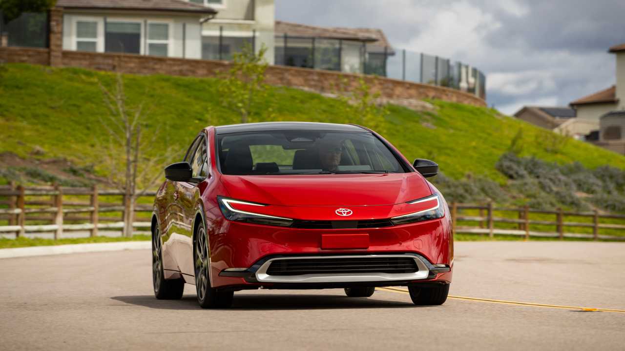 日本汽车制造商惨败：特斯拉和比亚迪引领电动汽车市场