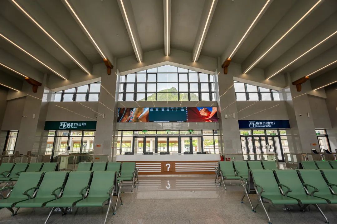 南宁到贵阳车票太难买,南宁东到贵阳多少钱