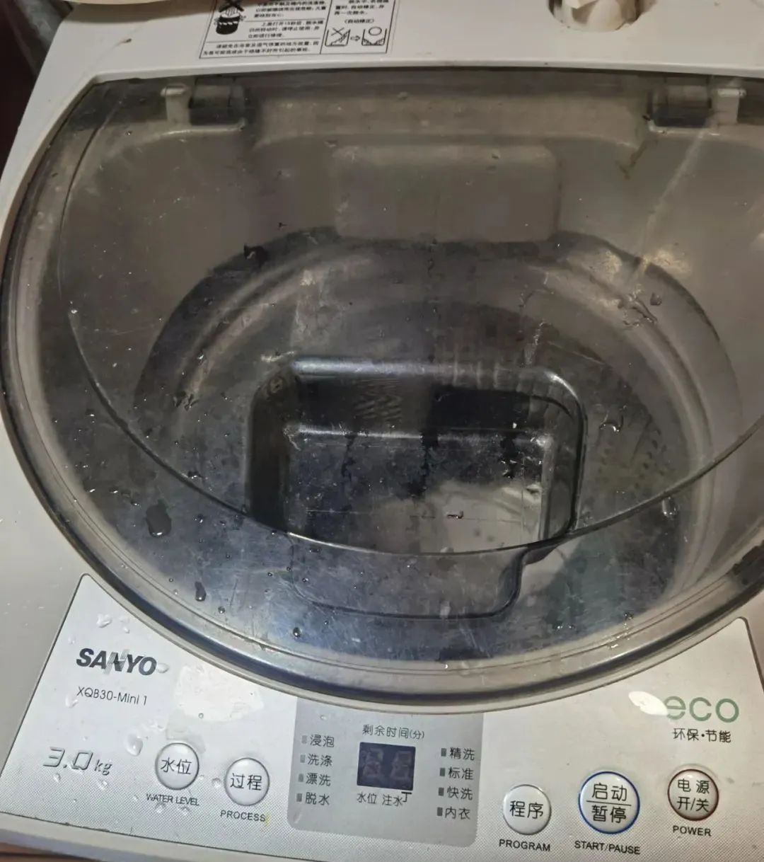 洗衣机甩干不好用，给他换个离合器，结果还是不行，只能扔了