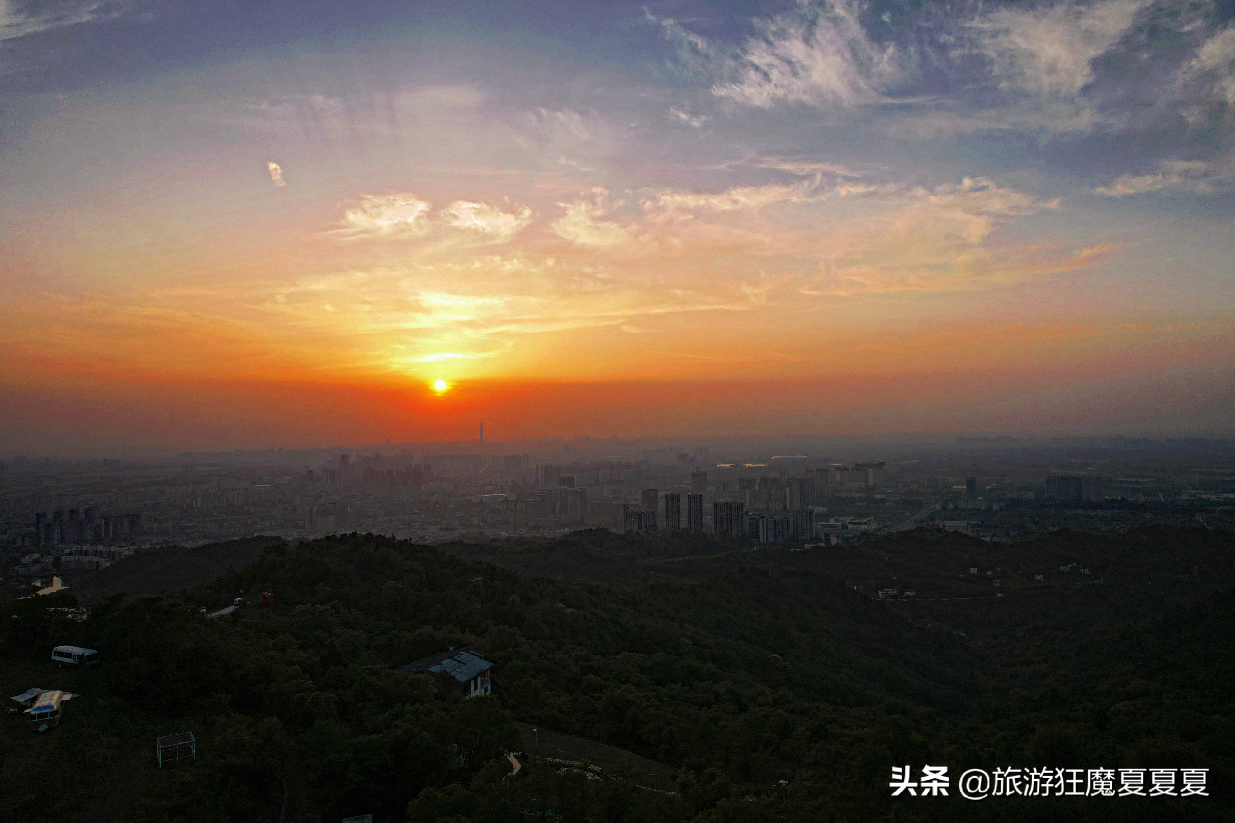 成都龙泉山火到半夜都堵车？跟风夜爬大可不必，这样才有绝美日出