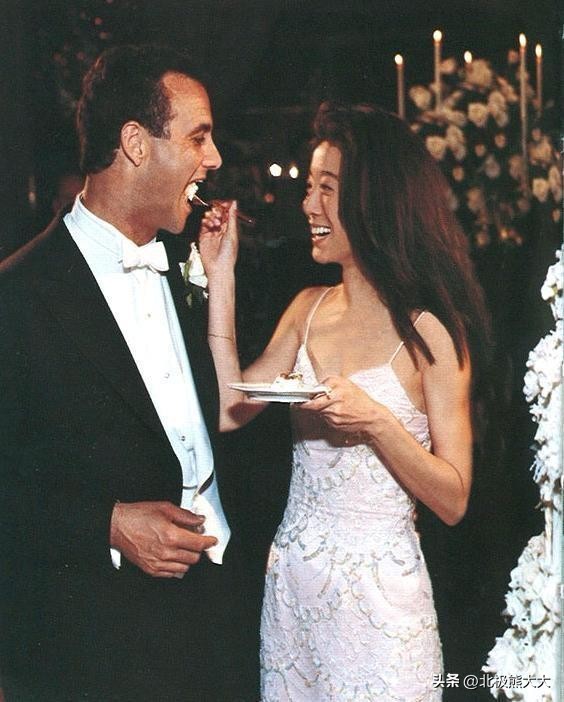 高龄富婆王薇薇为小男友抛弃丈夫,王薇薇老年照片