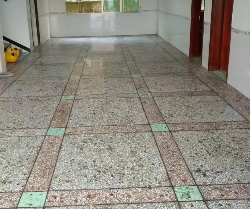 水磨石地面缺陷修复,水磨石地面现在还流行吗