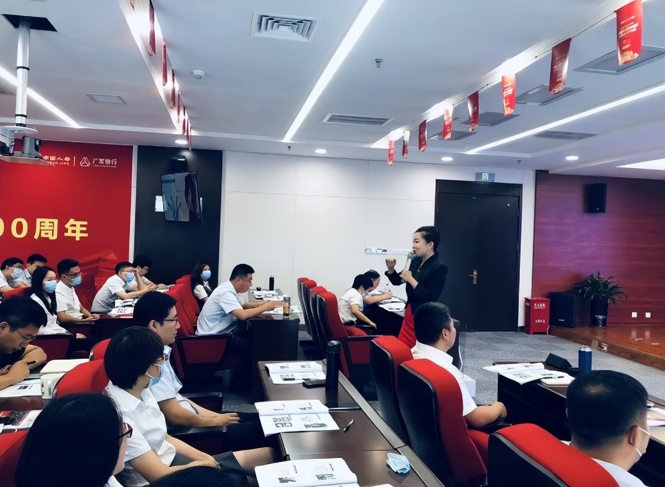 张坤（Queen）老师商务礼仪专家