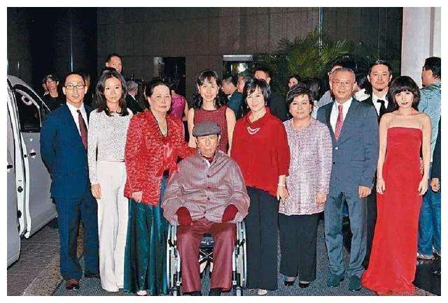 邓咏诗与赌王太太,邓咏诗和赌王图片