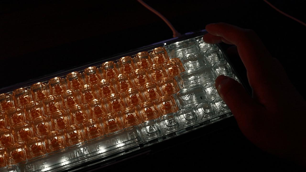 一千块，透明键盘，将手上那2平方做成工艺品的理念，我只爱洛斐