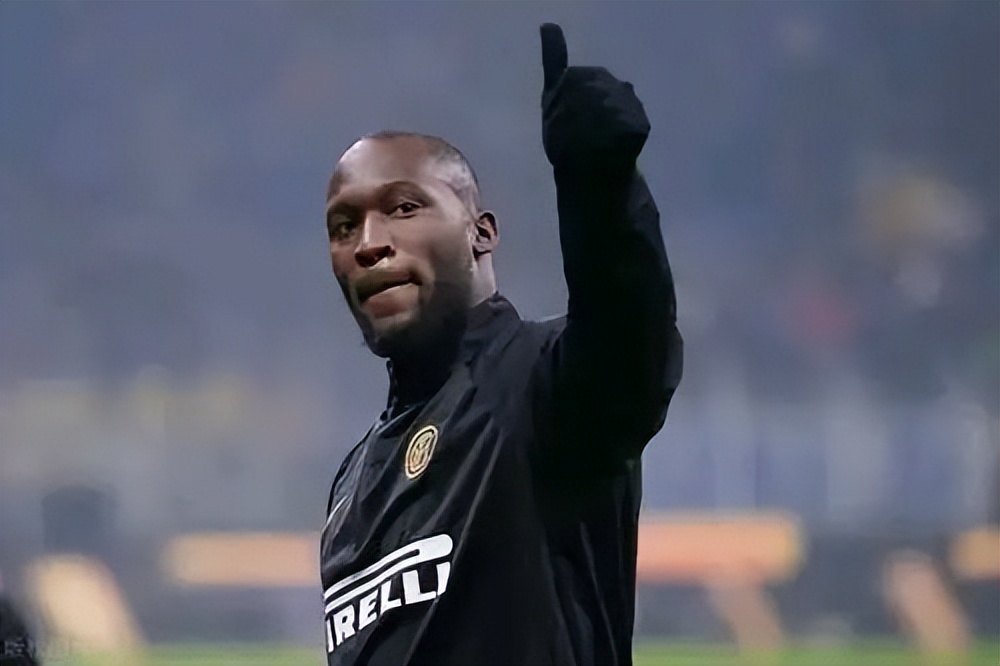 卢卡库喝牛奶,卢卡库从小喝兑水牛奶