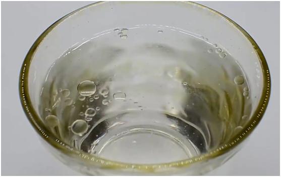 酒里滴油判断真假,怎样辨别酒精和粮食酒真假