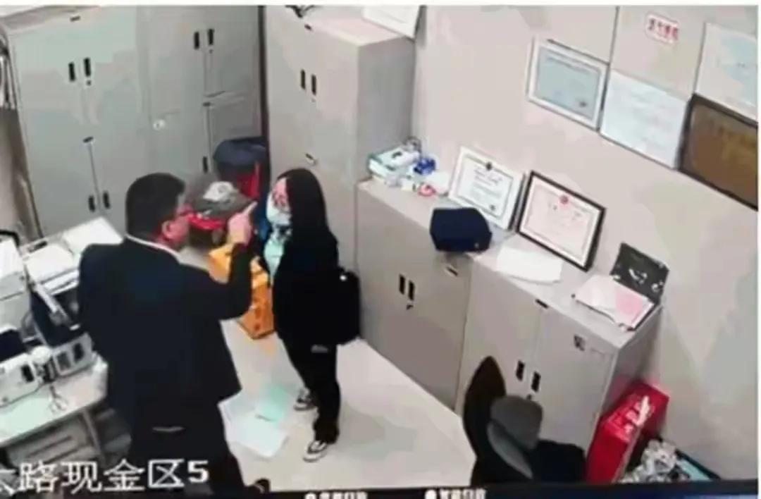 涓婃捣涓ゅコ浜烘鎵撳悓浜嬬殑澶勭悊缁撴灉,涓婃捣宸ヤ綔浜哄憳娈存墦濂冲瓙