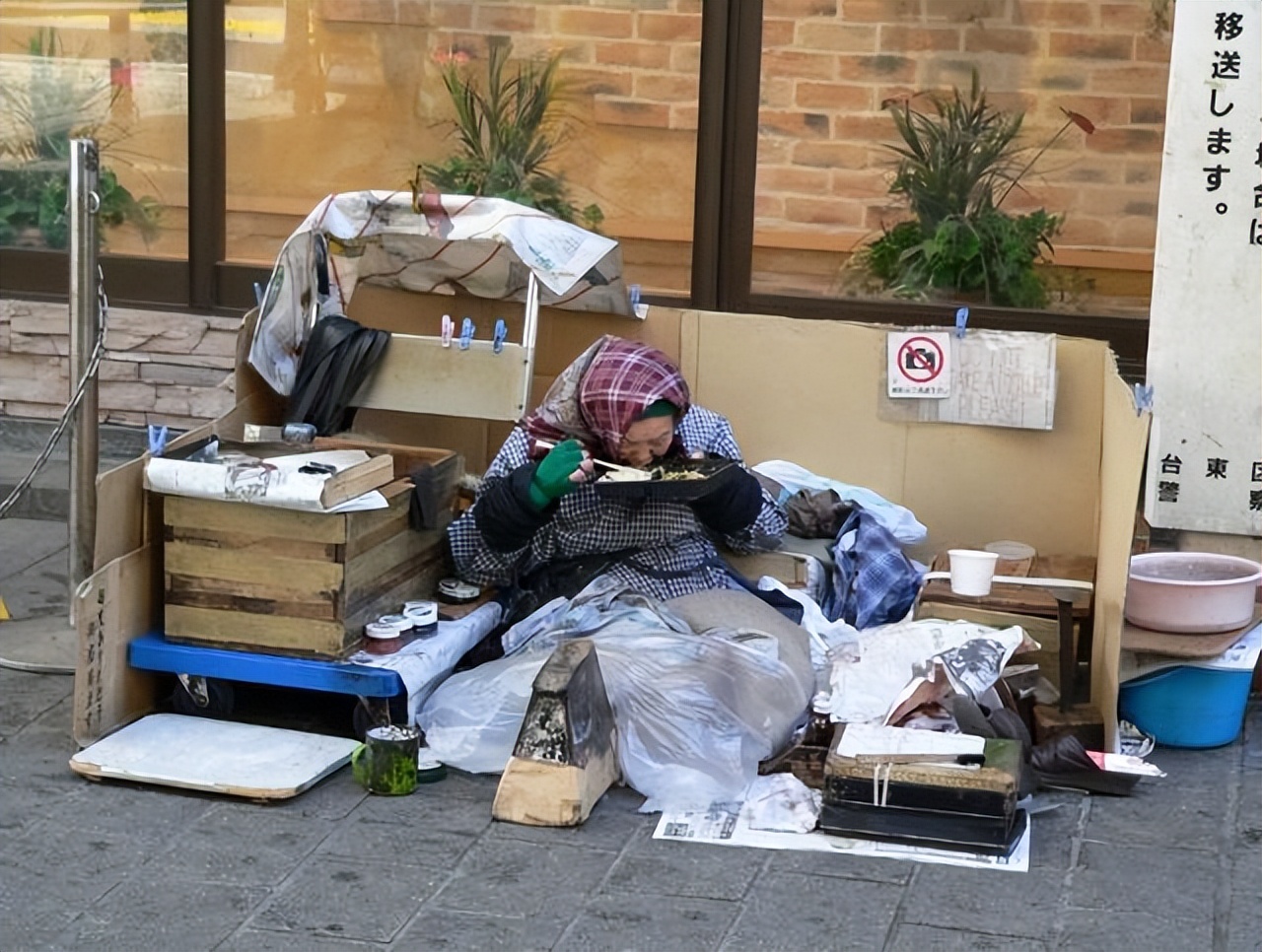 日本房价暴跌后没买房的过得怎样,日本房价暴跌没买房子的人怎么样