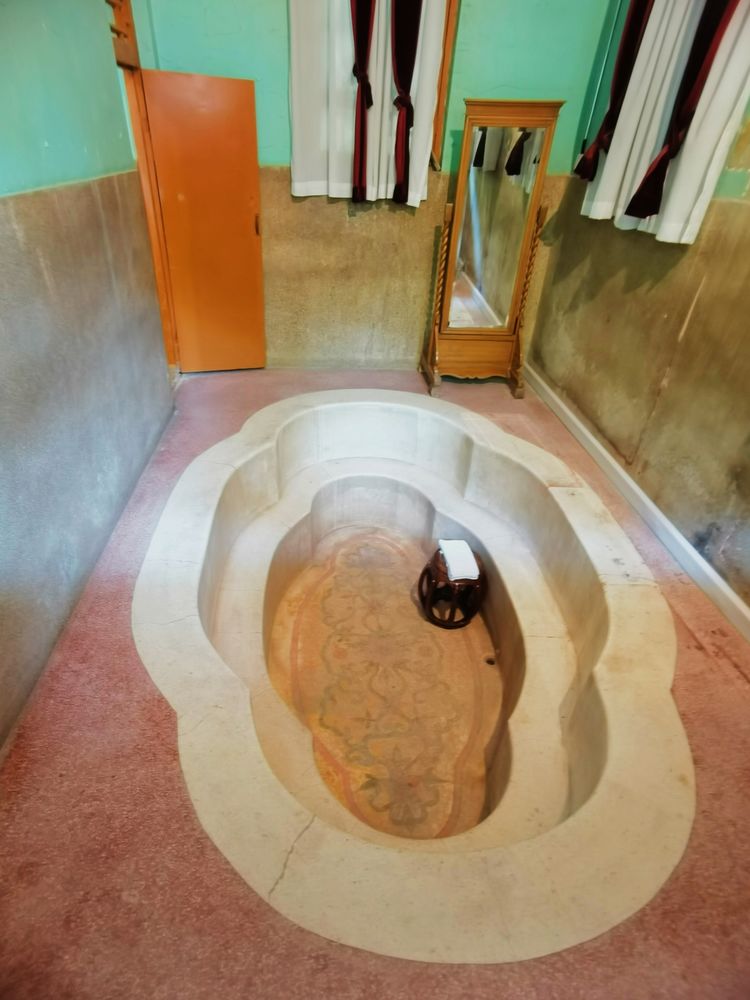 华清池温泉源头,天下第一泉华清池