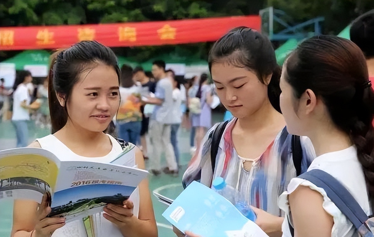 高中补课的学生高考成绩,重点高中三年补课最高能花多少钱