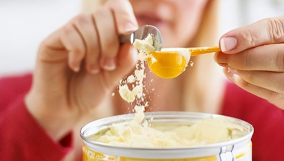 4岁左右的孩子，仍然在喝配方奶，正常吗？配方奶几岁喝好些？