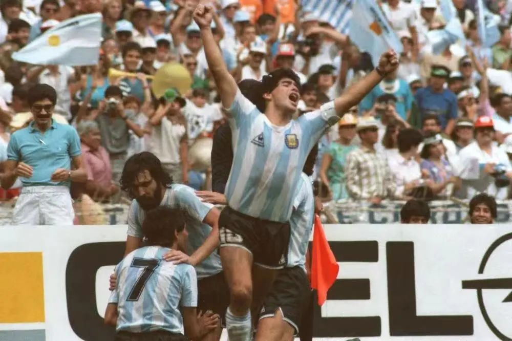 梅西输球、C罗下岗，我爱过的足球偶像都老了