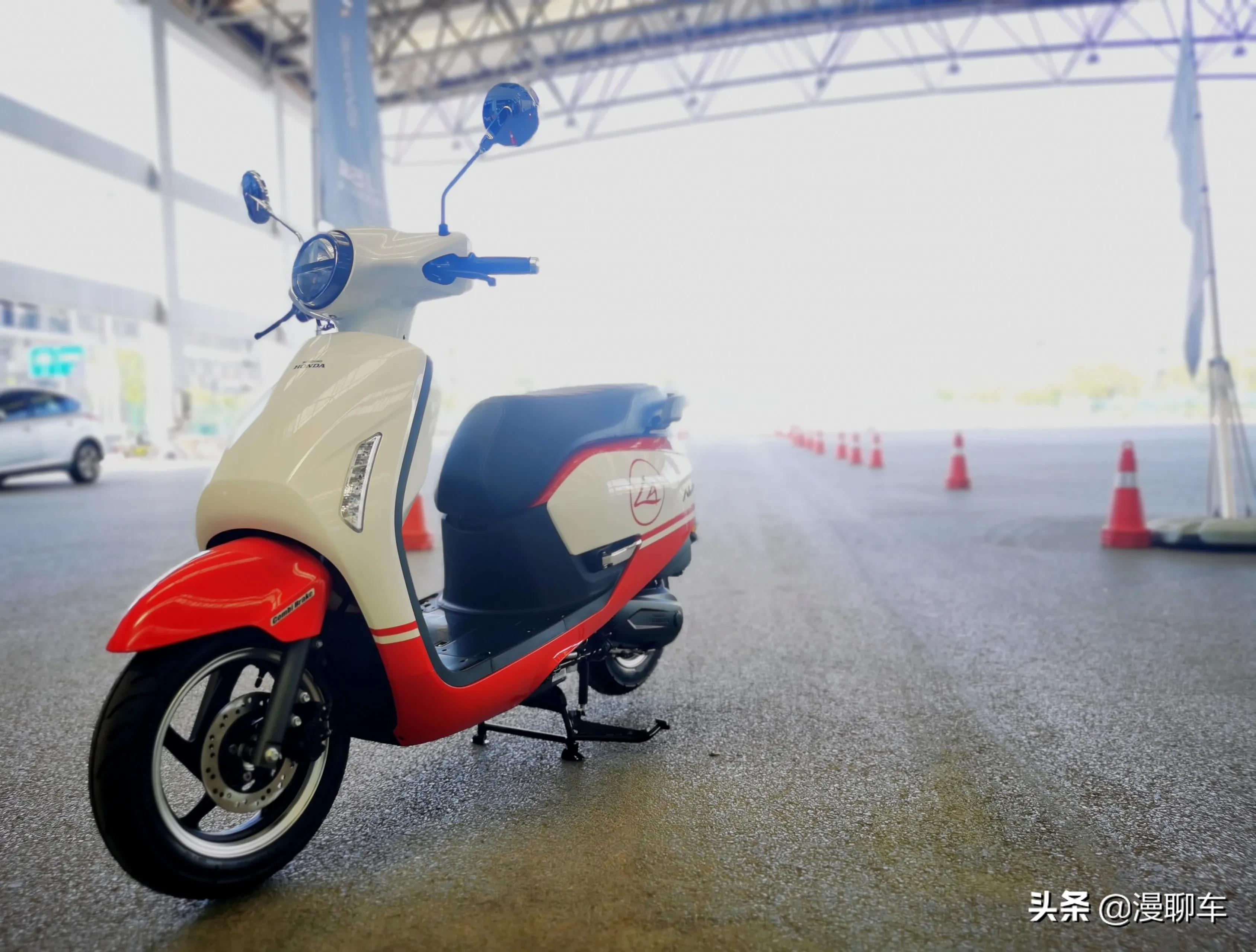 本田复古踏板ns125la介绍,新大洲本田复古踏板ns125落地价