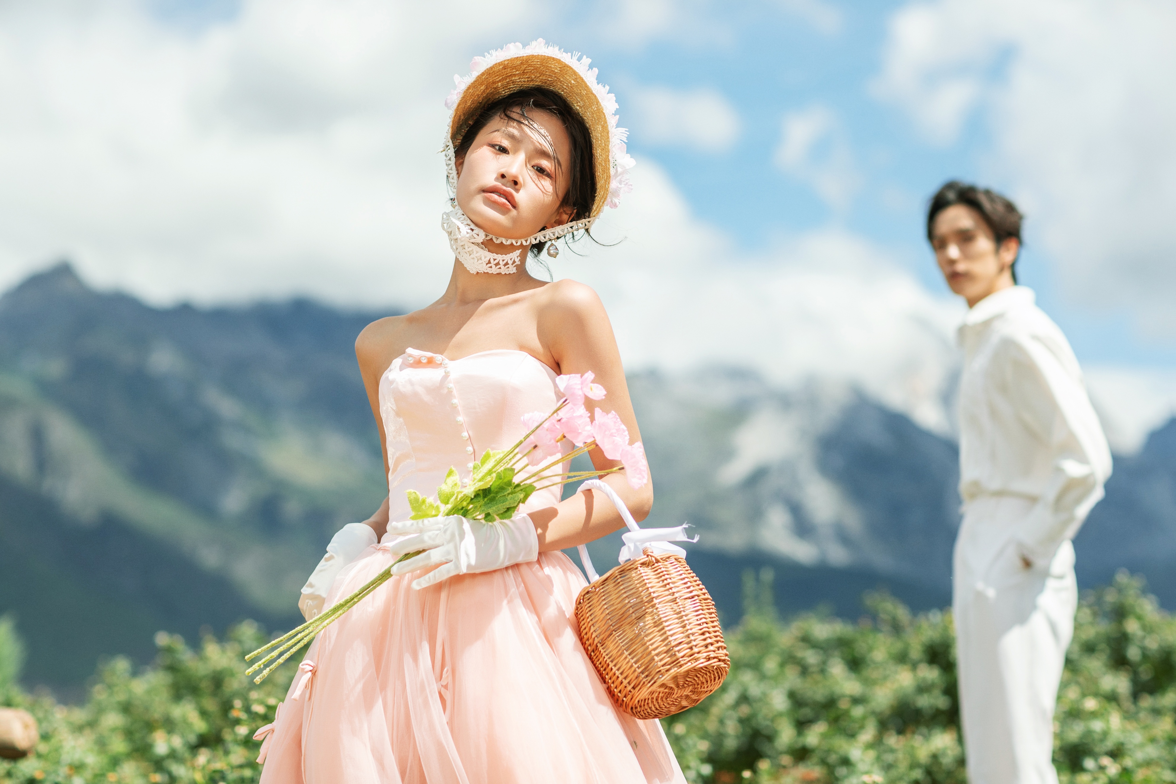 三亚婚纱照拍摄应该了解哪些,去三亚拍婚纱照选择什么婚纱好呢