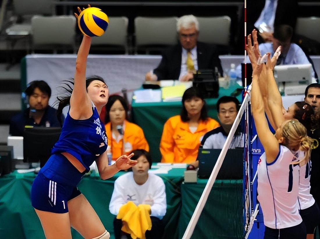 王一梅两次扣晕日本名将,王一梅巅峰发球