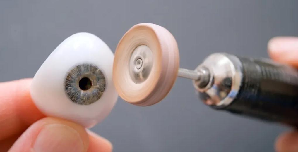 为什么戴义眼后分泌物增多了，该怎么办？